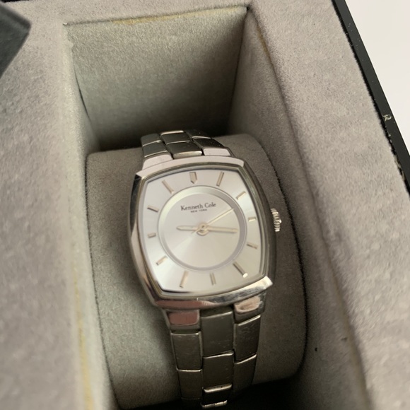✨Women’s Kenneth Cole Watch - Picture 4 of 7